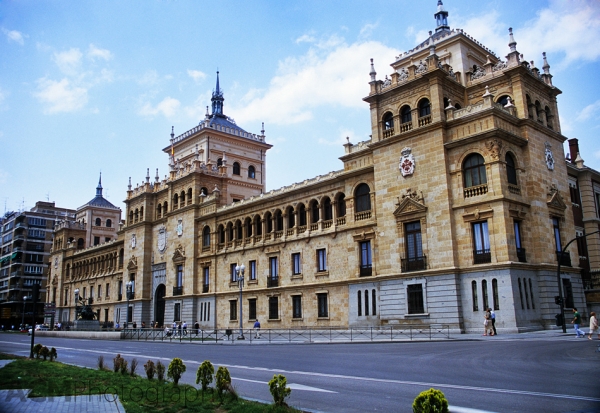 Khám phá vẻ đẹp đại học Valladolid