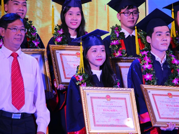 Vì sao du học sinh khó xin việc khi về nước