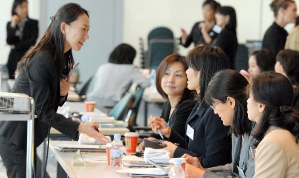 LỰA CHỌN DU HỌC: QUẢN TRỊ KINH DOANH HAY KINH TẾ?